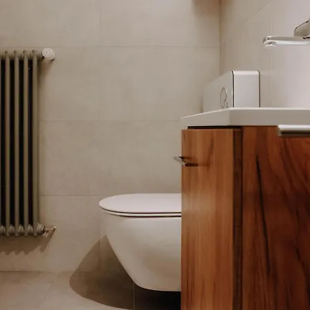 Superb Modern アパート ロイカーバード